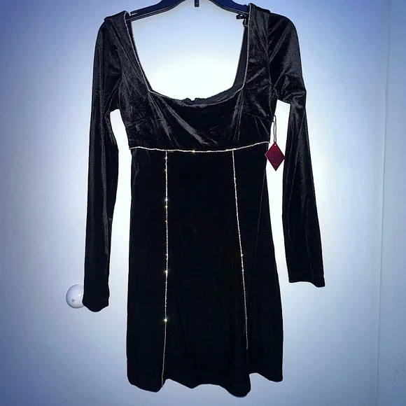 Forever 21 | Dresses | Small Long Sleeve Black Velvet Knit Mini Dress With  Crystal Outlining In Tag | Poshmark